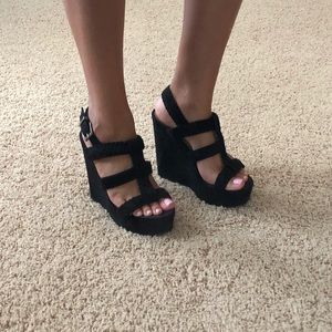 Black Wedges
